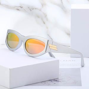 Gafas de Sol Unisex de Estilo Punk Único con Marco Pequeño, Marco de PC, Protección UV400 Clase 2, Lentes Rojo Brillante C2 y Amarillo C6 - Product Image 5