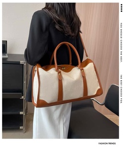 กระเป๋าเดินทางแบบถือ Unisex ผ้าแคนวาส ขนาดใหญ่ ปิดด้วยซิป สีน้ำตาลเบจ แต่งแผง ด้านในบุโพลีเอสเตอร์ หูหิ้วนุ่ม - Product Image 2