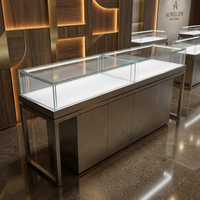 Vitrine à bijoux en verre sur mesure haut de gamme GZowin avec éclairage LED, cadre en métal noir moderne, design personnalisable pour les magasins de détail
