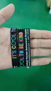 Pulseras de Silicona Ecológicas Personalizadas al por Mayor 2026, Pulseras de Plástico en Varios Colores y Diseños para Deportes, Juegos y Promociones - Product Image 5