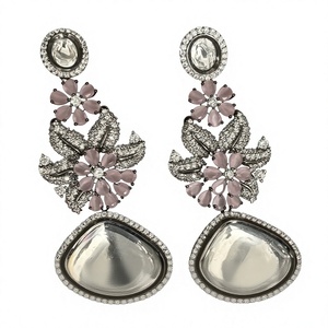 Qualité ethnique Zircon Boucles d'oreilles ton argent Modern Wear AD Stones Look for Party Wedding Function Wear Collection For Women - Product Image 2
