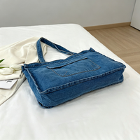 Sac à bandoulière décontracté en jean pour femme, motif filigrané, grande capacité, style universitaire, sac fourre-tout tendance