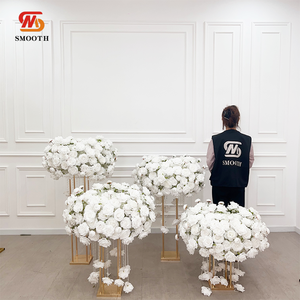 Arreglo Floral de Rosas Blancas Hechas a Mano para Eventos y Fiestas LEDA, Bola de Flores de Gran Diámetro para Bodas - Product Image 2