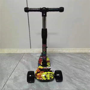 Kickboard pliable en plastique à 3 roues pour enfants avec roues en PU pour enfants de 6 à 8 ans et 9 ans - Product Image 1