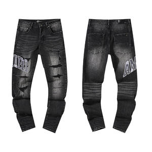 Nueva colección de la marca de moda urbana: jeans AMI personalizados para hombre, con diseño rasgado, patchwork moderno, bordados, elásticos y de pierna estrecha. - Product Image 5