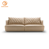 Modernes Klassisches Chesterfield-Sofa mit Diamant-Gesteppter Rückenlehne, Leder, Flache Schrägarmlehnen, Wohnzimmermöbel