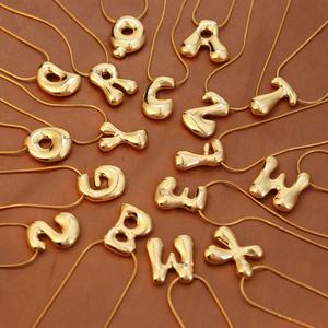 Collier Pendentif Lettre Initiale Gonflée en Acier Inoxydable Plaqué Or, Mini Bijou Fantaisie pour Femme - Product Image 1