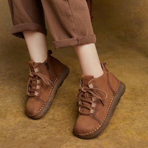 รองเท้าบูทหุ้มข้อหนังแท้สไตล์เรโทรใหม่สำหรับฤดูใบไม้ร่วงและฤดูหนาว ส้นแบน ปิดหัวรองเท้า ผูกเชือก พื้นนุ่ม ใส่สบาย - Product Image 1