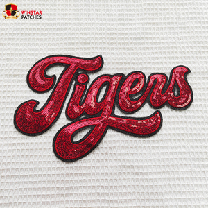 カスタム大学ゲームデーサッカーチームロゴ刺繍大キラキラスパンコールスポーツパッチ衣服用アイロン - Product Image 3