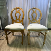 Chaise de salle à manger européenne sculptée dorée et rembourrée en velours royal, idéale pour les mariages et banquets, mobilier de réception événementielle