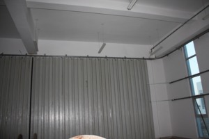 Porta Industriale Girevole a Rotazione Laterale Prodotta in Cina, Elettrica/Telecomandata, Montata su Rotaia, per Carichi Pesanti - Product Image 3