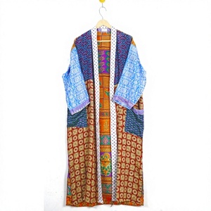 Kimono Maxi de Seda Vintage para Mujer, Estilo Étnico Indio Reciclado, con Estampado Floral, Cuello en V, Cordón Ajustable, Estilo Satinado, para Verano - Product Image 1