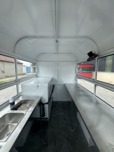 Camion de restauration mobile / Food truck / Remorque alimentaire / Voiture américaine avec plateau de service / Plateau de service pour voiture à vendre - Product Image 3