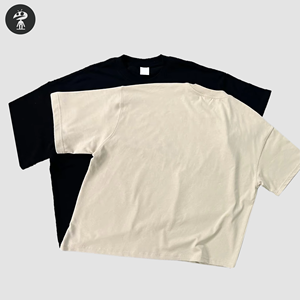 Camiseta Deportiva de Gran Tamaño con Hombros Caídos y Estampado DTG, Personalizable con Logotipo, Camiseta con Estampado Puff para Hombre - Product Image 2