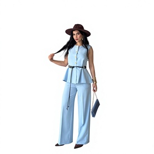 Ensemble tailleur femme bleu clair sans manches avec détail boutonné et pantalon large – Tenue élégante pour le printemps - Product Image 1
