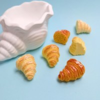 50 pièces/ensemble Cabochons en résine mignons en forme de gâteaux et pains, embellissements pour scrapbooking DIY, mini décorations de sucreries, accessoires de bijoux, décorations de téléphone