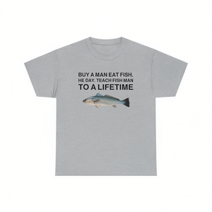 T-shirt humoristique et ironique : Achetez un homme, faites-lui manger du poisson, apprenez-lui à vivre une vie entière. - Product Image 2