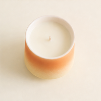 Décoration intérieure romantique, cadeau idéal : Bougie parfumée longue durée en céramique avec finition dégradée corail, 130 ml