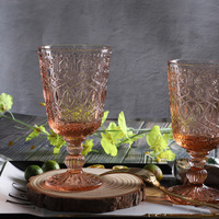 Gobelets à eau violets de 10 oz, verres à pied en relief rose Verres à vin de couleur à boire de 10 oz pour bar de fête de mariage