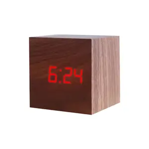 Jam LED Digital dengan 3 Pengaturan Alarm Jam Kayu Kontrol Suara Kelembaban untuk Rumah Kamar Tidur Meja Kantor