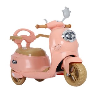 สกู๊ตเตอร์ไฟฟ้าสำหรับเด็ก สีชมพู 3 ล้อ รถของเล่นเด็กเล็กพร้อมที่นั่งและแฮนด์จับ สำหรับเด็กอายุ 2 ถึง 4 ปี - Product Image 1