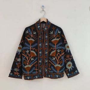Chaqueta Negra Bordada a Mano con Diseño Suzani en TNT, Chaqueta de Algodón con Diseño Suzani en TNT, Abrigo de Invierno para Mujer, Chaqueta de Tela TNT con Diseño Suzani - Product Image 1