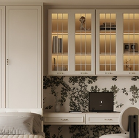 Armoire et lit plateforme en bois massif sculpté de style français antique haut de gamme pour suite parentale de luxe
