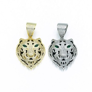 Pendentif Hip Hop Diamanté de Fabrication Indienne pour Hommes – Idéal pour Fêtes, Vacances et Style Urbain – Disponible à la Vente - Product Image 1