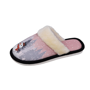 Zapatillas de Invierno Navideñas con Estampado, Cálidas y Afelpadas para Interiores, con Suela de TPR Antideslizante y Forro de Felpa para Mayor Comodidad y Confort - Product Image 6