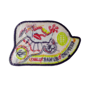 Écussons entièrement brodés personnalisés avec dos adhésif pour la décoration des vêtements et des sacs à dos - Product Image 6