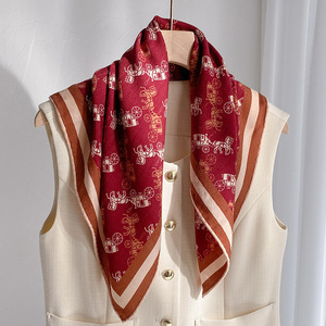 2025 nouveauté mûrier soie courte écharpe Jungle <span class=keywords><strong>château</strong></span> impression roulé à la main bord décoration polyvalent hiver chaleur rétention - Product Image 3