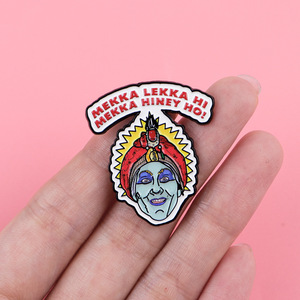 Pin de esmalte de dibujos animados, divertido y lindo, con personajes de calavera, anime, Ryuk, <span class=keywords><strong>Virgen</strong></span> María, máquina de coser, 777, chica de la suerte, broche con eslogan divertido - Product Image 4