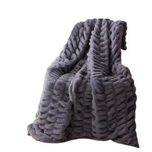 Sang Trọng Chất Lượng Cao Faux Lông Thỏ Giường Đặt Nặng Sang Trọng <span class=keywords><strong>Bunny</strong></span> Soother Mô Hình Hình Học Bìa Raschel Chăn Tùy Chỉnh - Product Image 2