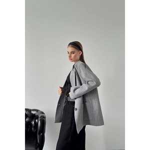 Veste oversize rayée grise pour femmes grandes tailles, tissu tissé minimaliste, style adulte - Product Image 5