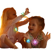 Bracelet fidget en métal lumineux à LED et collier qui brille dans le noir - Cadeau d'anniversaire unisexe