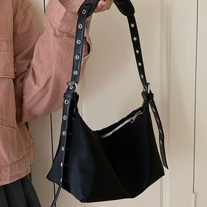 Bolso Bandolera de Nailon para Mujer, Diseño Exclusivo, Color Negro, Resistente al Agua, Cierre de Cremallera, Uso Diario, Verano 2023 - Product Image 1
