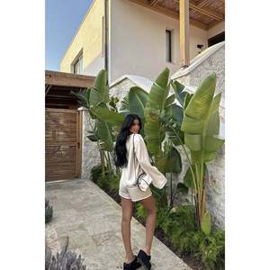 Conjunto de Shorts Color Crema para Mujer - Product Image 1