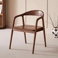 Chaise de salle à manger en bois massif de style ethnique nordique avec dossier et accoudoirs pour l'ameublement de la maison