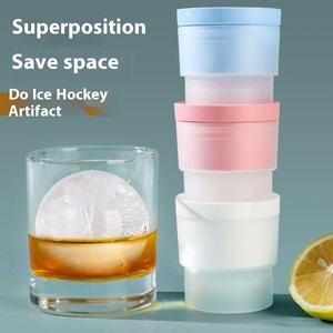 Molde de silicona moderno para cubitos de hielo con tapa y contenedor, bandeja cuadrada para bloques de hielo para whisky, cócteles y fiestas en casa - Product Image 1