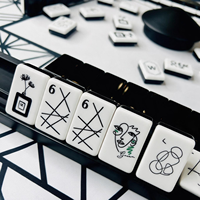 Jeu de Mahjong Art Déco Tendance : Kit Portable Américain avec Tapis de Mahjong Assorti – Oh My Mahjong Mats pour le Plaisir en Extérieur et en Intérieur