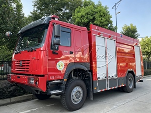Camion de pompiers HOWO 4x4 à transmission intégrale, réservoir d'eau et de mousse de 8000 L, véhicule de lutte contre l'incendie à vendre - Product Image 5