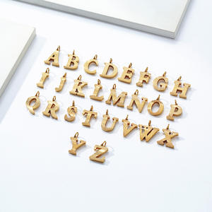 Colgantes de letras unisex chapados en oro de 18 quilates para collar, uso diario - Product Image 1
