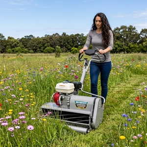 <span class=keywords><strong>Tondeuse</strong></span> à gazon à rouleaux à essence de 26 pouces avec bac à herbe de 55 L pour terrains de golf et terrains de football, fabriquée en Chine - Product Image 1