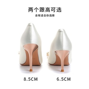 Escarpins de mariée tendance en satin uni, à bout pointu, talon aiguille, décor floral, chaussures de mariage à talon haut 6681-30B - Product Image 2