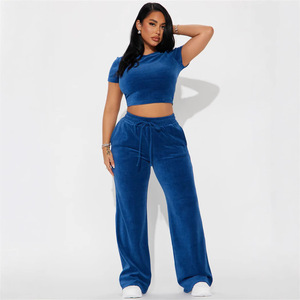 Ensemble Sportswear Décontracté Personnalisé pour <span class=keywords><strong>Femme</strong></span> – Coupe Ample en <span class=keywords><strong>Velours</strong></span> Doré, Manches Courtes, Crop Top et <span class=keywords><strong>Pantalon</strong></span> Évasé Teint Uni Respirant - Product Image 2