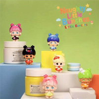 Vente en gros de nouvelles boîtes mystères en PVC avec mini personnages mignons, série de garçons coquins de dessins animés, boîtes mystères, décorations de bureau créatives