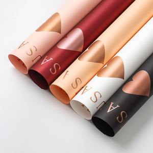 2024 amor corazón impreso inglés flor ramo papel de regalo tienda de flores Material regalo Floral Día DE <span class=keywords><strong>LA</strong></span> MADRE envoltura de flores - Product Image 1