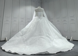 Robe de mariée algérienne traditionnelle à manches longues en dentelle, fournisseur de robes de mariée scintillantes, perlées et scintillantes. - Product Image 4