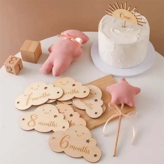 Juego de regalo de nacimiento para bebé recién nacido, juguetes para bebé, nubes de madera, hito, meses, piezas de madera conmemorativas, accesorios para fotos