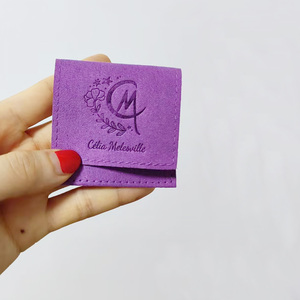 Pochette enveloppe en microfibre suédée personnalisée 6x6cm avec cartes insérées, sac cadeau en velours pour bijoux, anneaux, colliers - Product Image 5